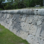 Múry okolo ihriska