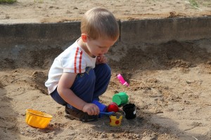 Na pieskovisku v Neratoviciach